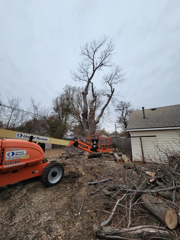 Crew at work in Saline County